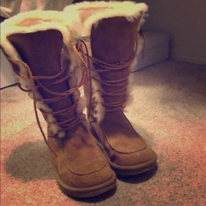 UGG snow boots. Like new. Rarely worn one season.